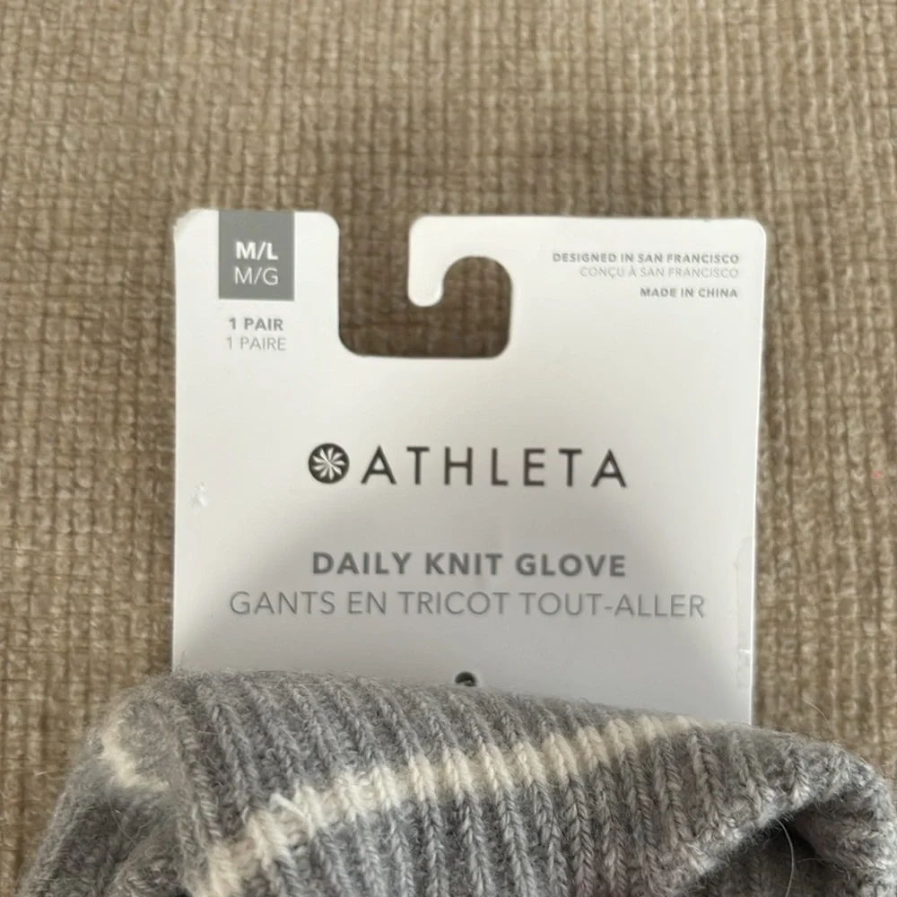 Athleta Daily Knit Gray & White Winter Gloves Size Medium - Large NWT Cozy Warm - Picture 4 of 7